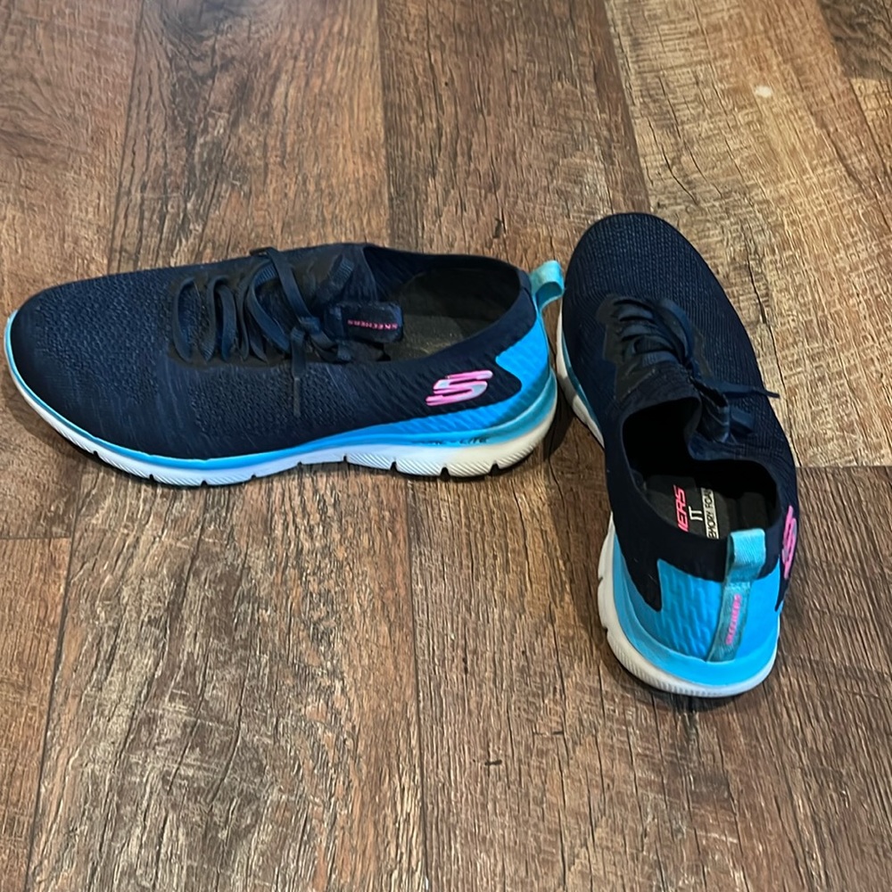 WOMENS SKETCHER KNIT SNEAKER